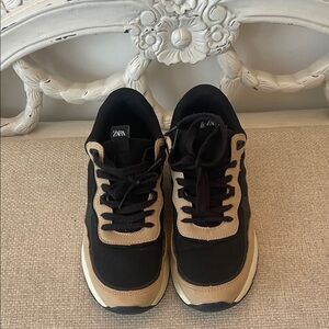 Zara Black and Tan Women's Sneakers